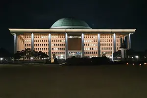 헌정사 최초 '野 단독 개원' 벌어져